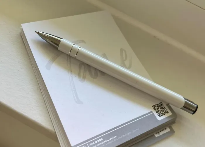 Mete - Stylish With Terrace